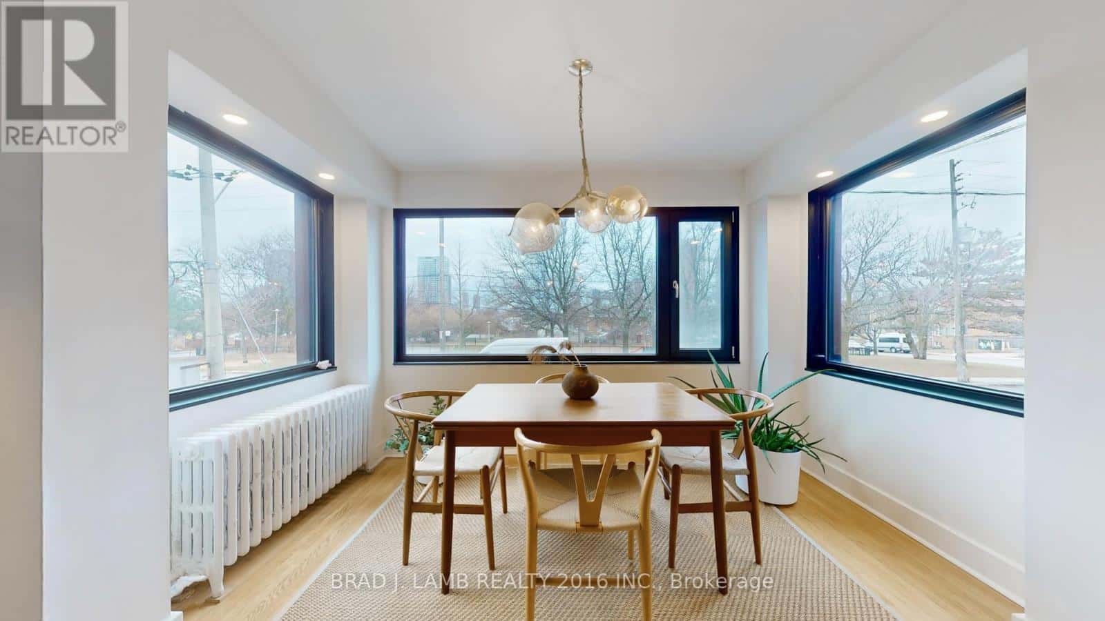 Toronto (Wychwood) — Toronto (Wychwood) - Photo 4 of 26