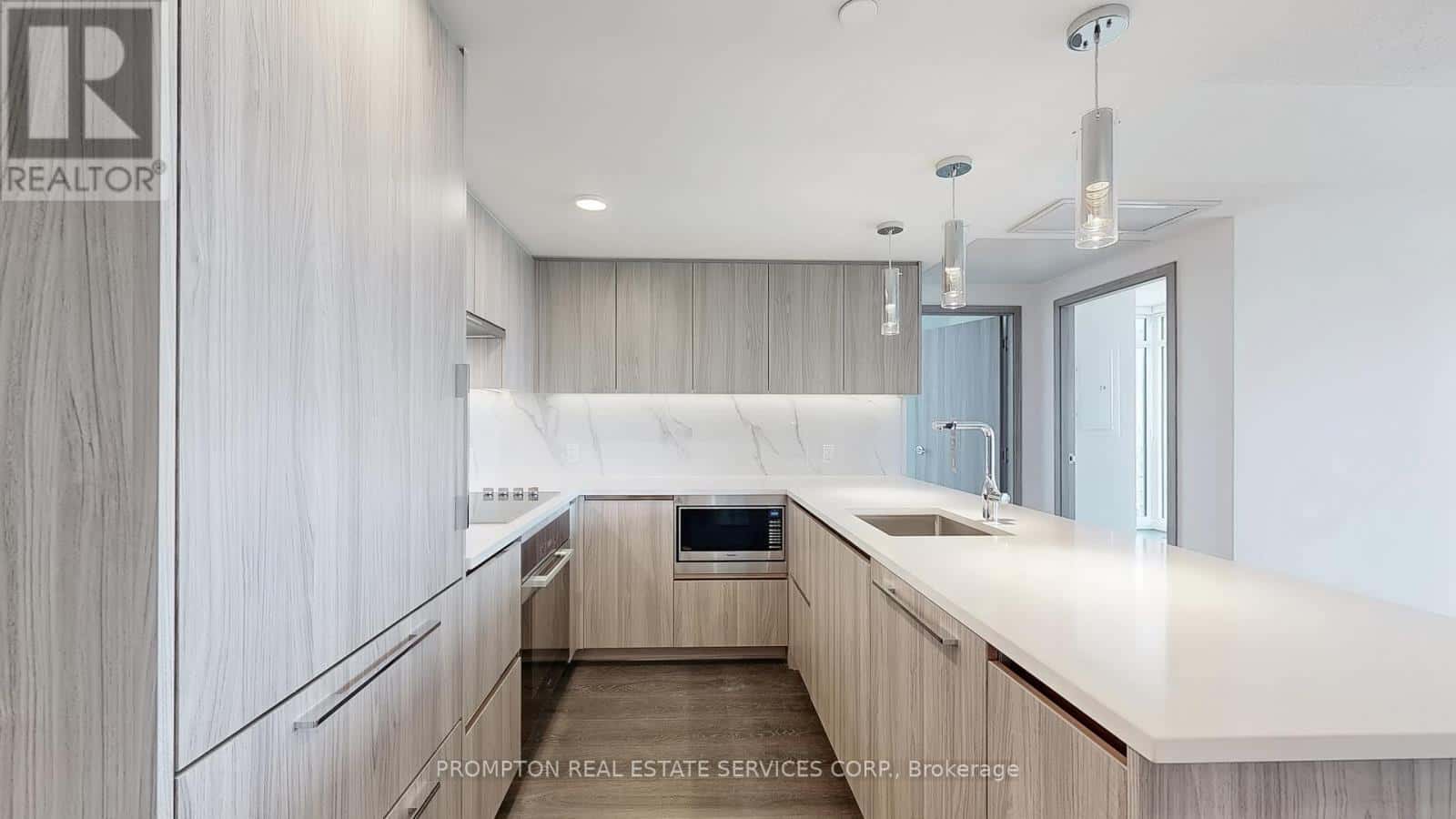 Toronto (Waterfront Communities) — Toronto (Waterfront Communities) - Photo 3 of 46