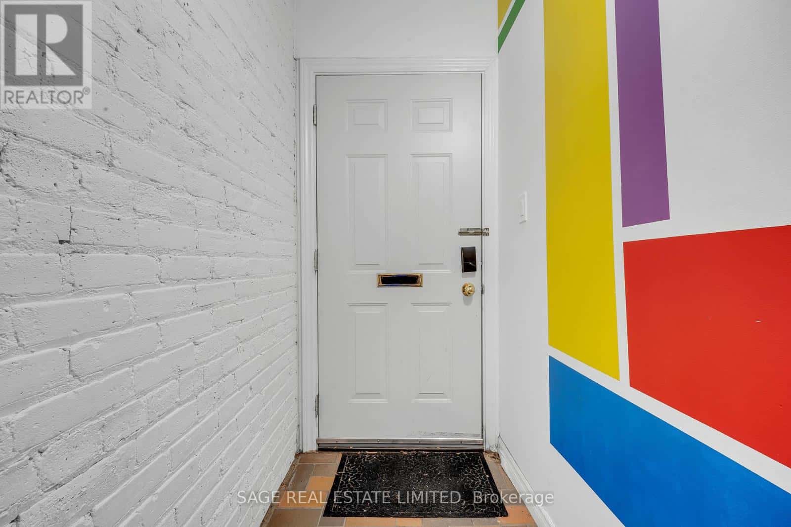 Toronto (Oakwood Village) — Toronto (Oakwood Village) - Photo 2 of 25