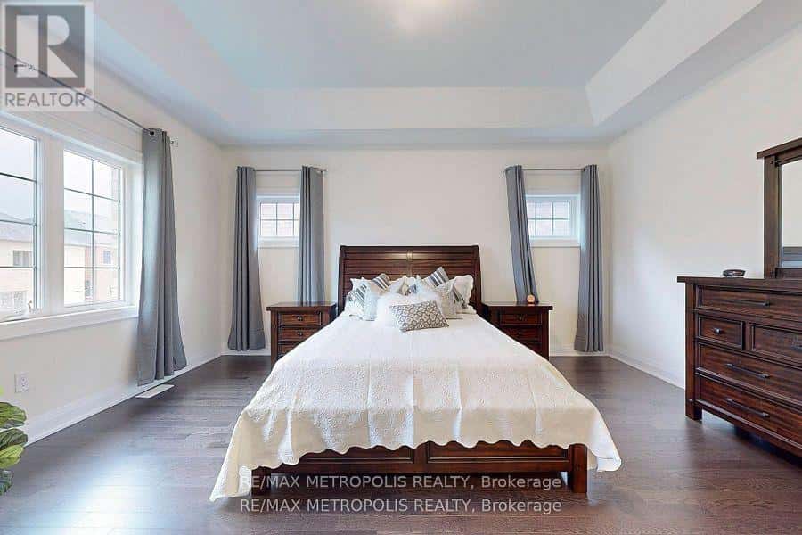 ROOM C - 100 BALLANTYNE BOULEVARD — Vaughan (Vellore Village) - Photo 2 of 7