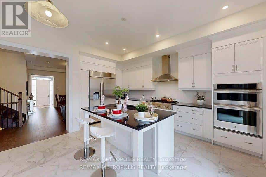 Vaughan (Vellore Village) — Vaughan (Vellore Village) - Photo 4 of 7