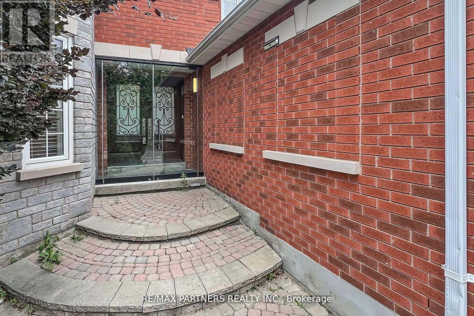 Markham (Cachet) — Markham (Cachet) - Photo 3 of 50