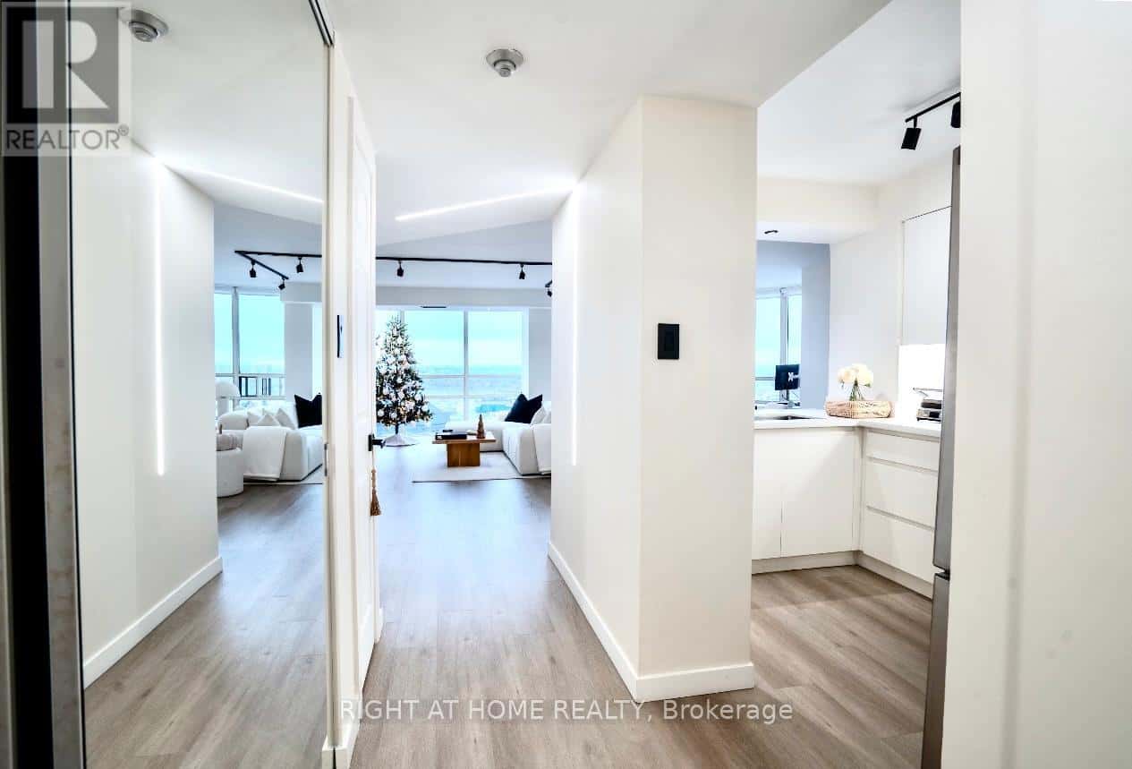 Mississauga (Hurontario) — Mississauga (Hurontario) - Photo 3 of 23