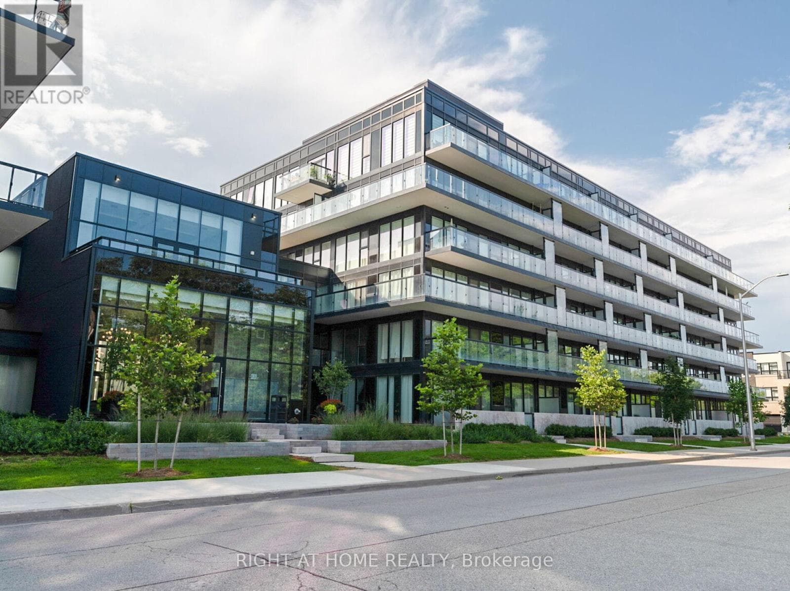 Burlington (LaSalle) — Burlington (LaSalle) - Main photo