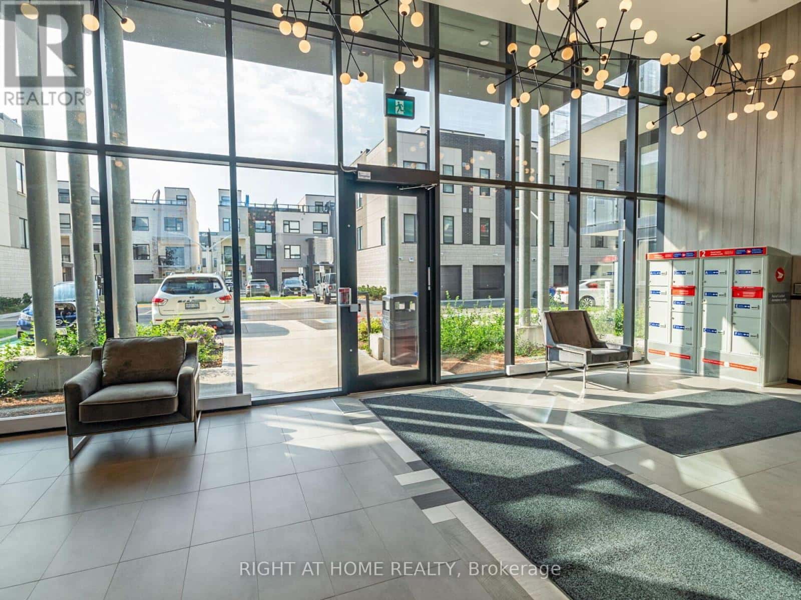 Burlington (LaSalle) — Burlington (LaSalle) - Photo 5 of 30