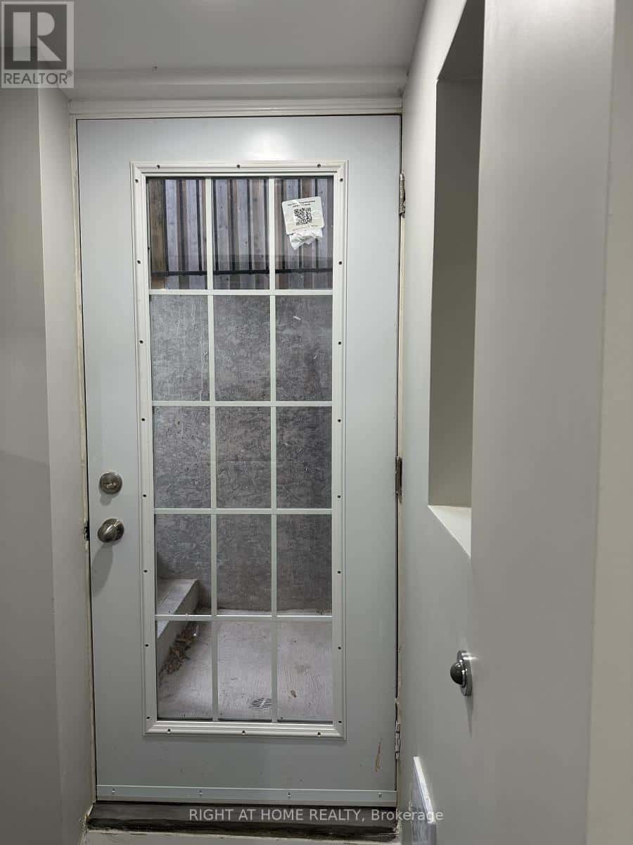 Mississauga (Hurontario) — Mississauga (Hurontario) - Photo 3 of 18