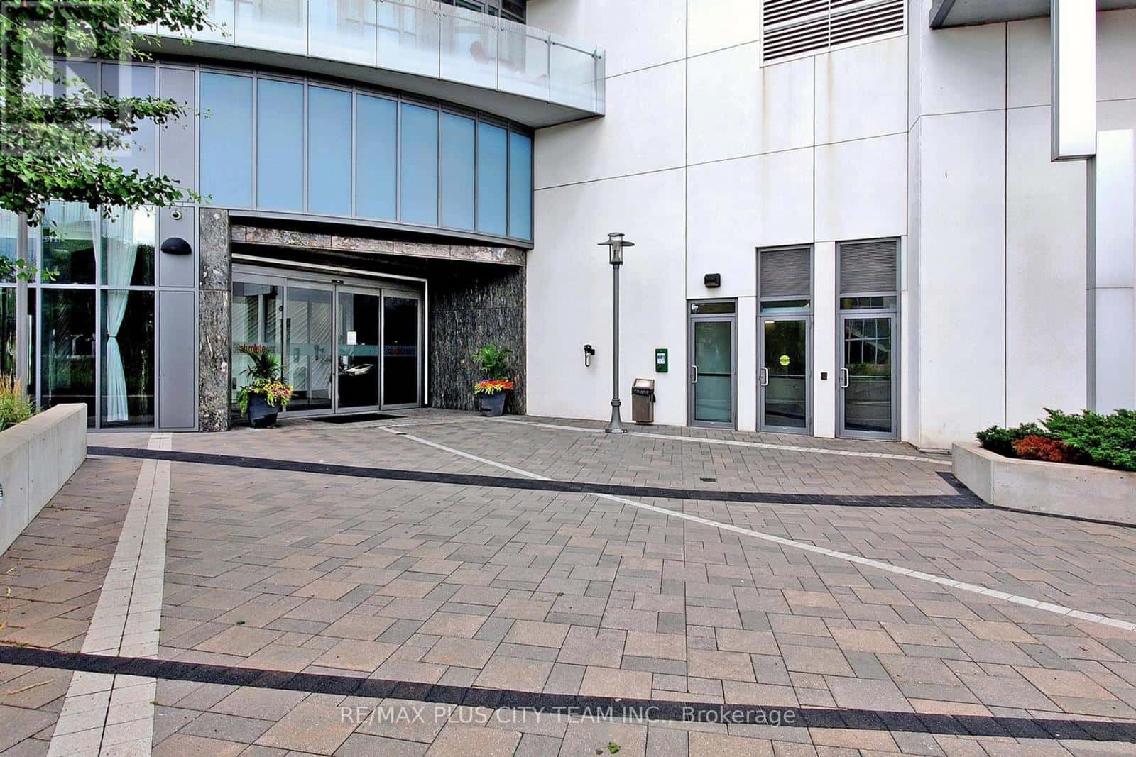 Mississauga (City Centre) — Mississauga (City Centre) - Photo 2 of 41