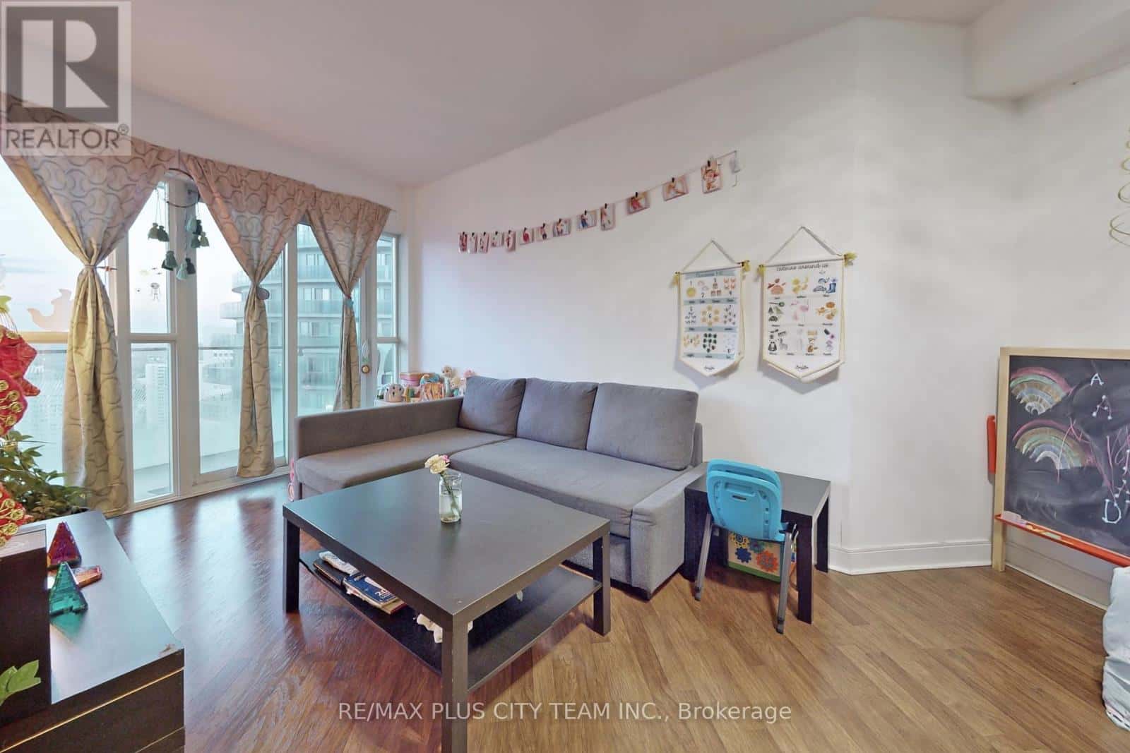 Mississauga (City Centre) — Mississauga (City Centre) - Photo 3 of 41