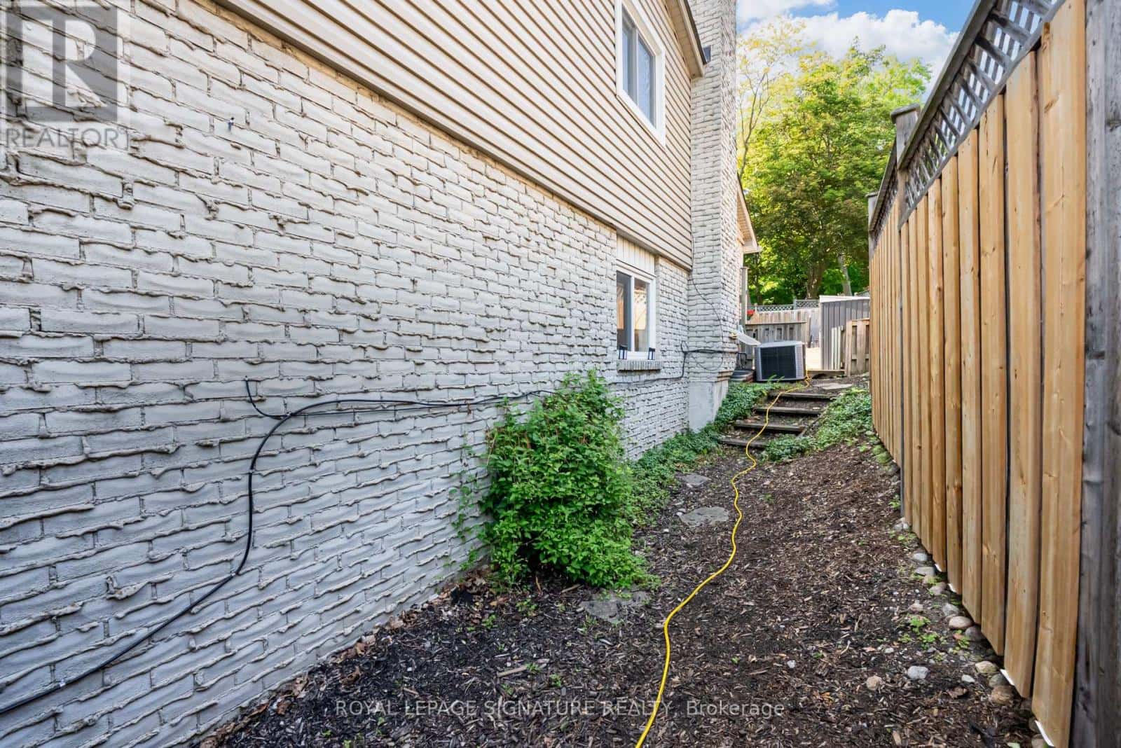 Mississauga (Erindale) — Mississauga (Erindale) - Photo 4 of 50