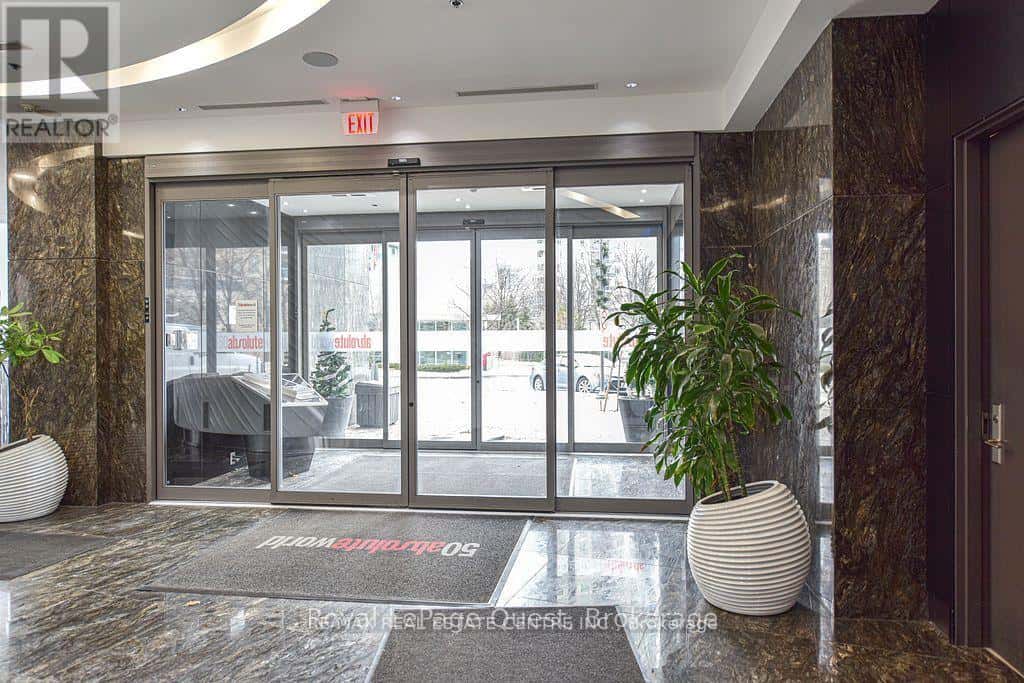 Mississauga (City Centre) — Mississauga (City Centre) - Photo 3 of 28