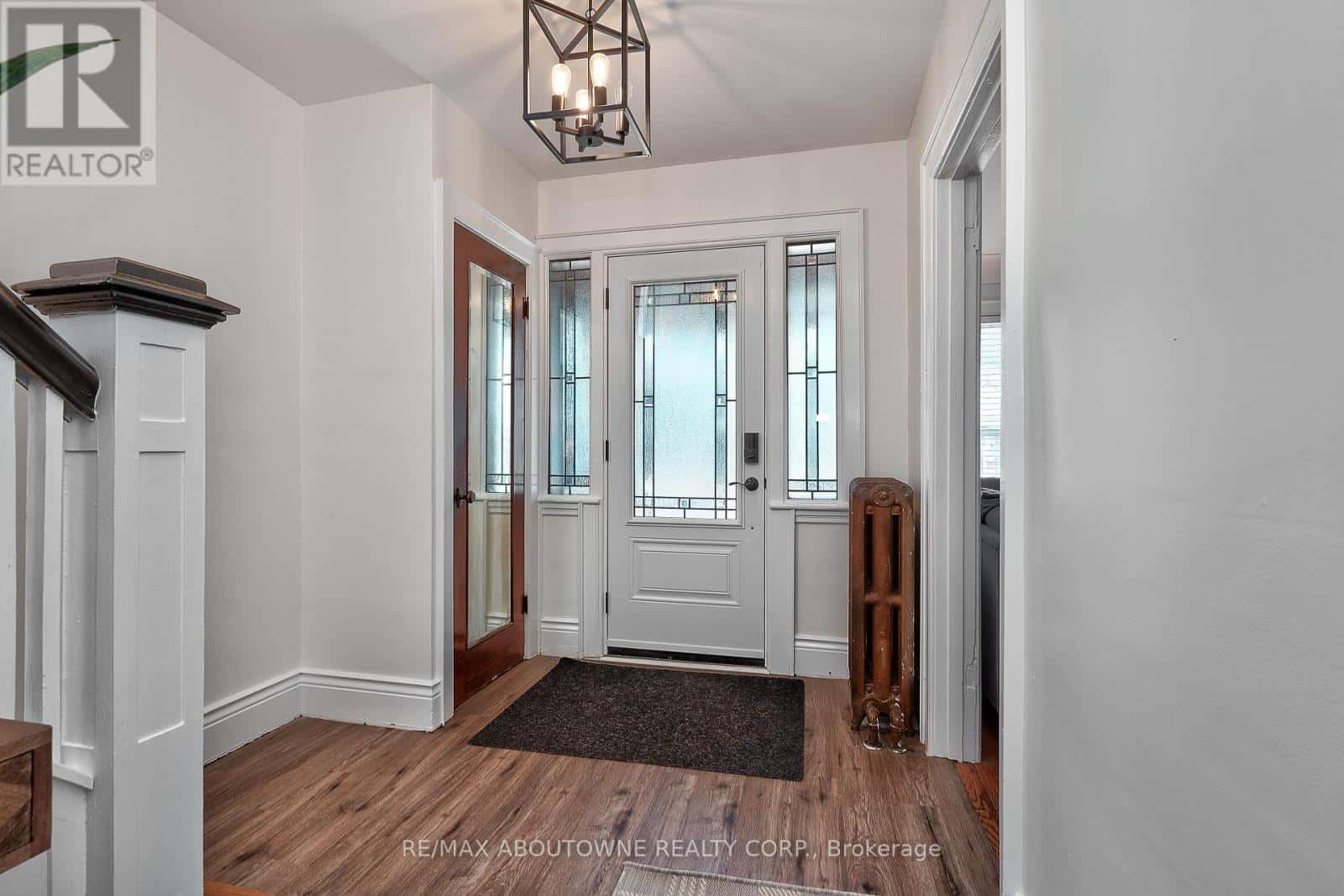 23 OTTAWA STREET S — Hamilton (Delta) - Photo 3 of 20