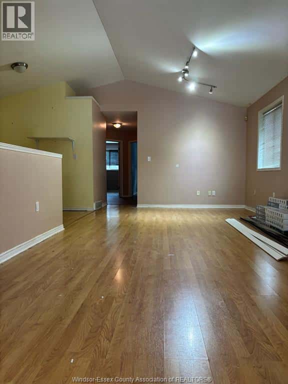 Windsor — Windsor - Photo 2 of 11