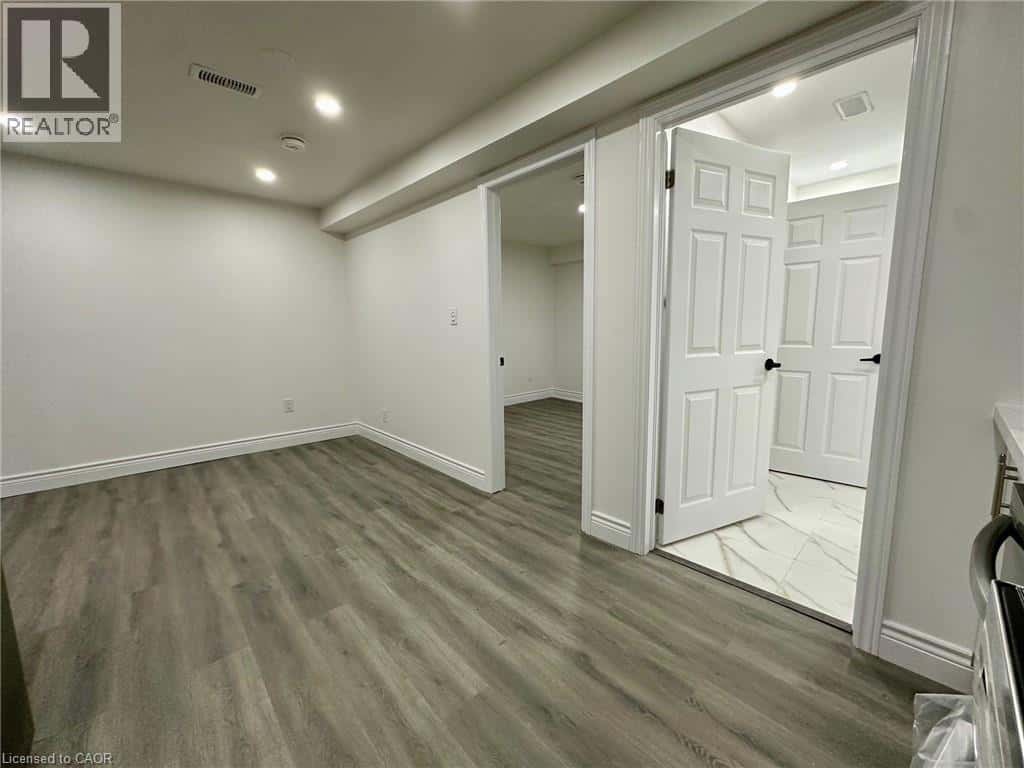 21 THAMES Way Unit# Lower — Mount Hope - Photo 3 of 8