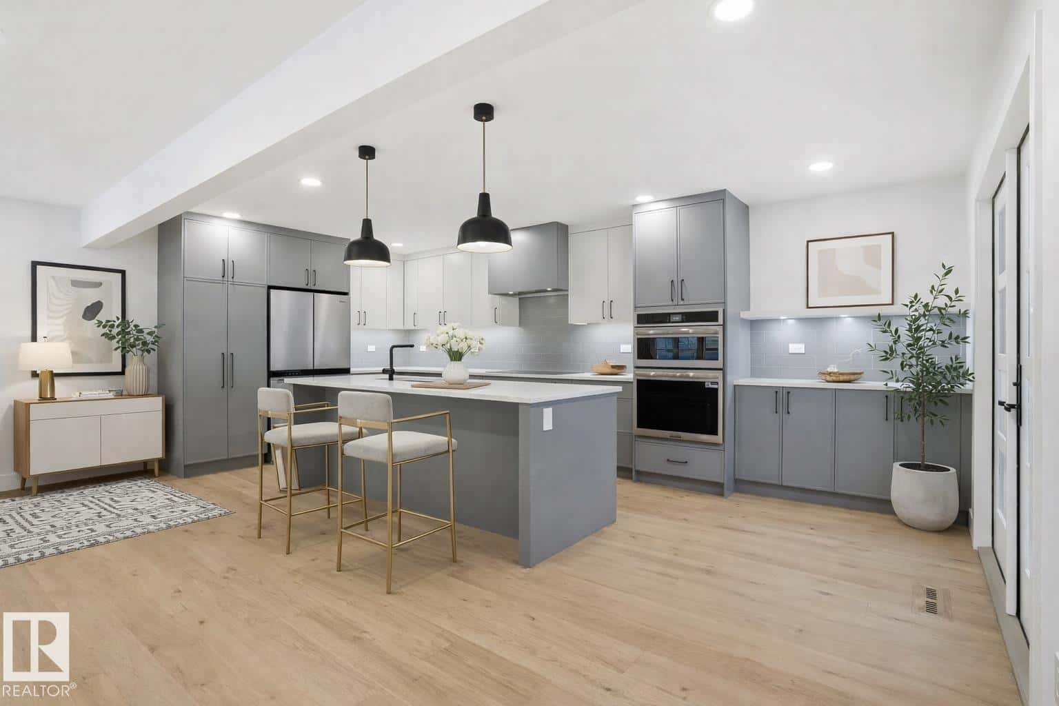 14604 MACKENZIE DR NW — Edmonton - Photo 3 of 53