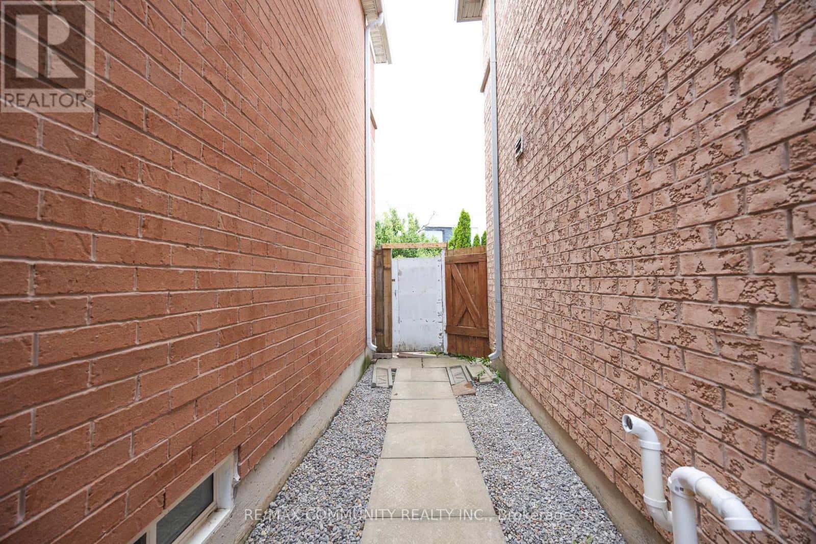 Toronto (Rouge) — Toronto (Rouge) - Photo 3 of 14