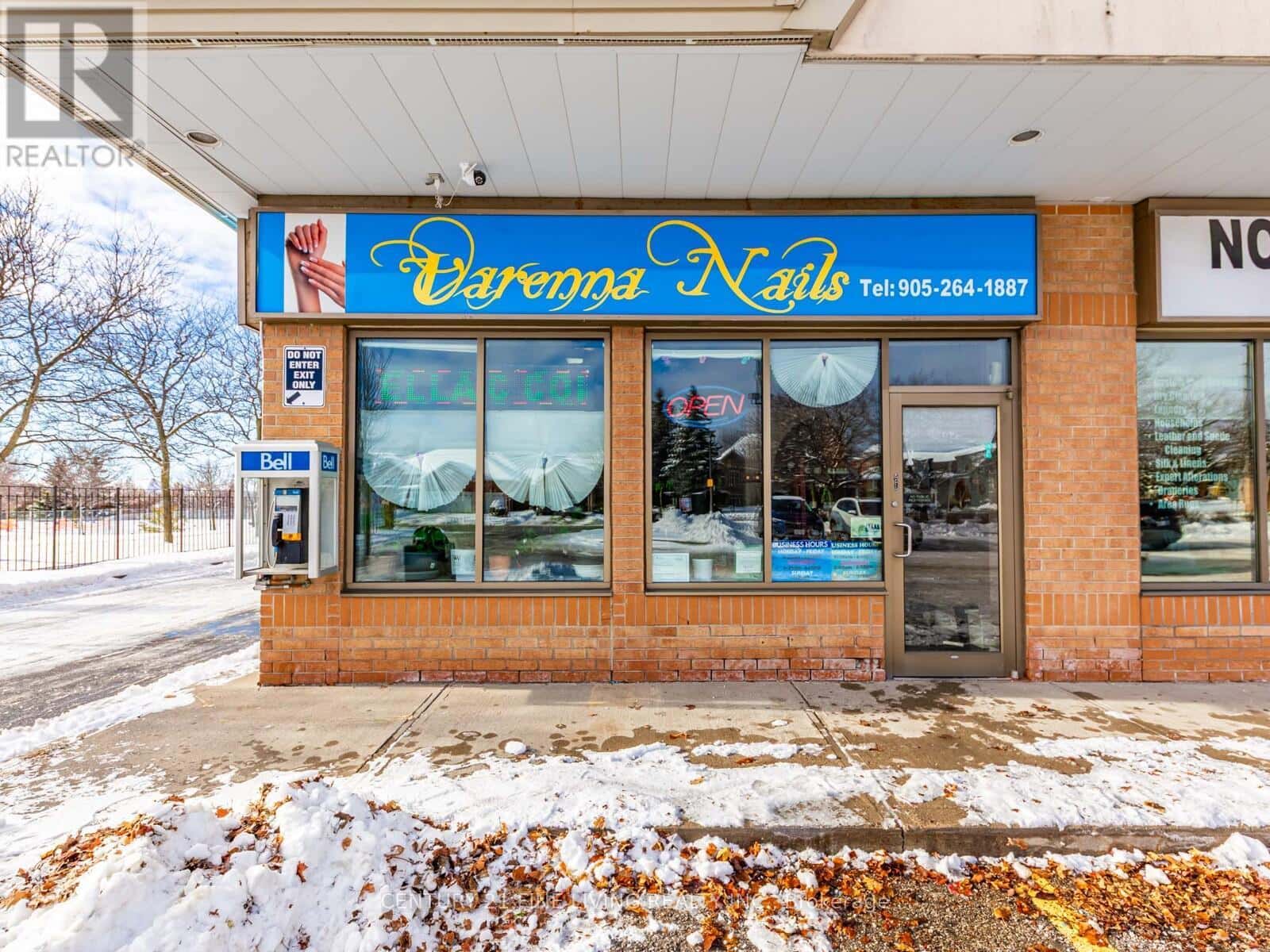 Vaughan (East Woodbridge) — Vaughan (East Woodbridge) - Photo 2 of 28