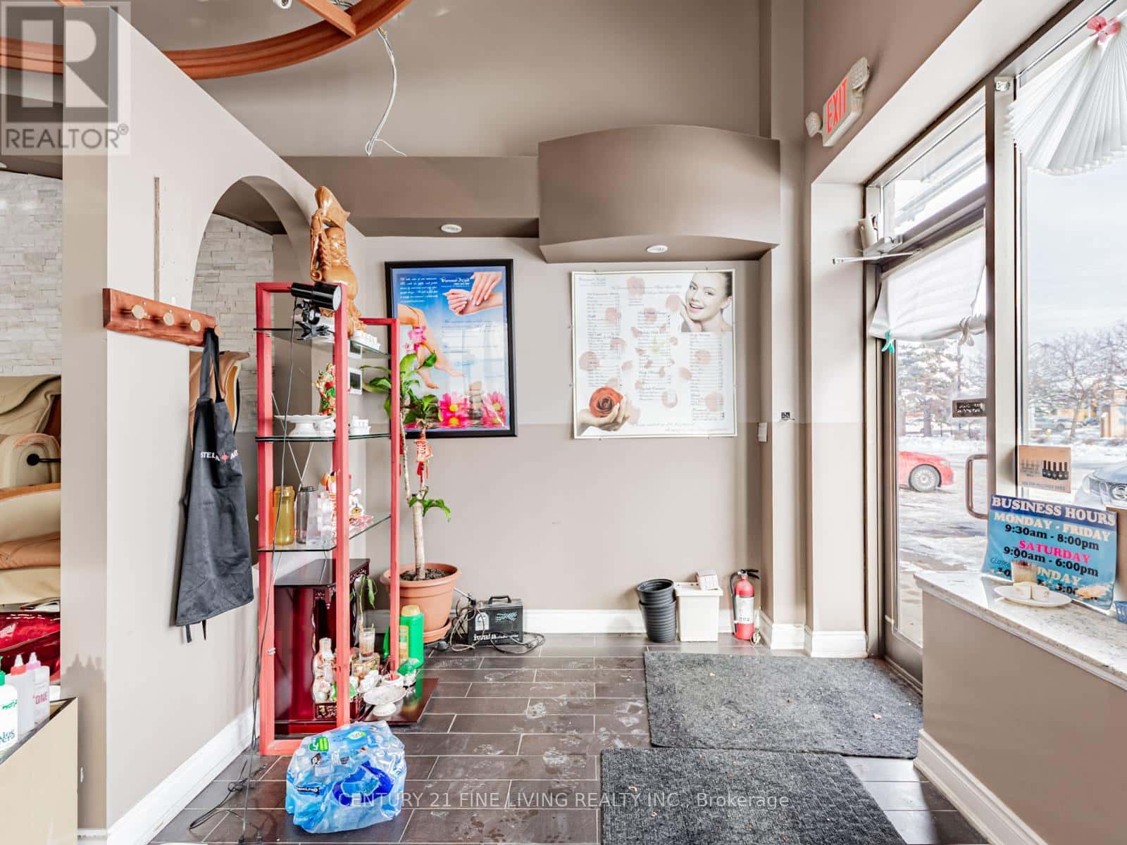 Vaughan (East Woodbridge) — Vaughan (East Woodbridge) - Photo 4 of 28