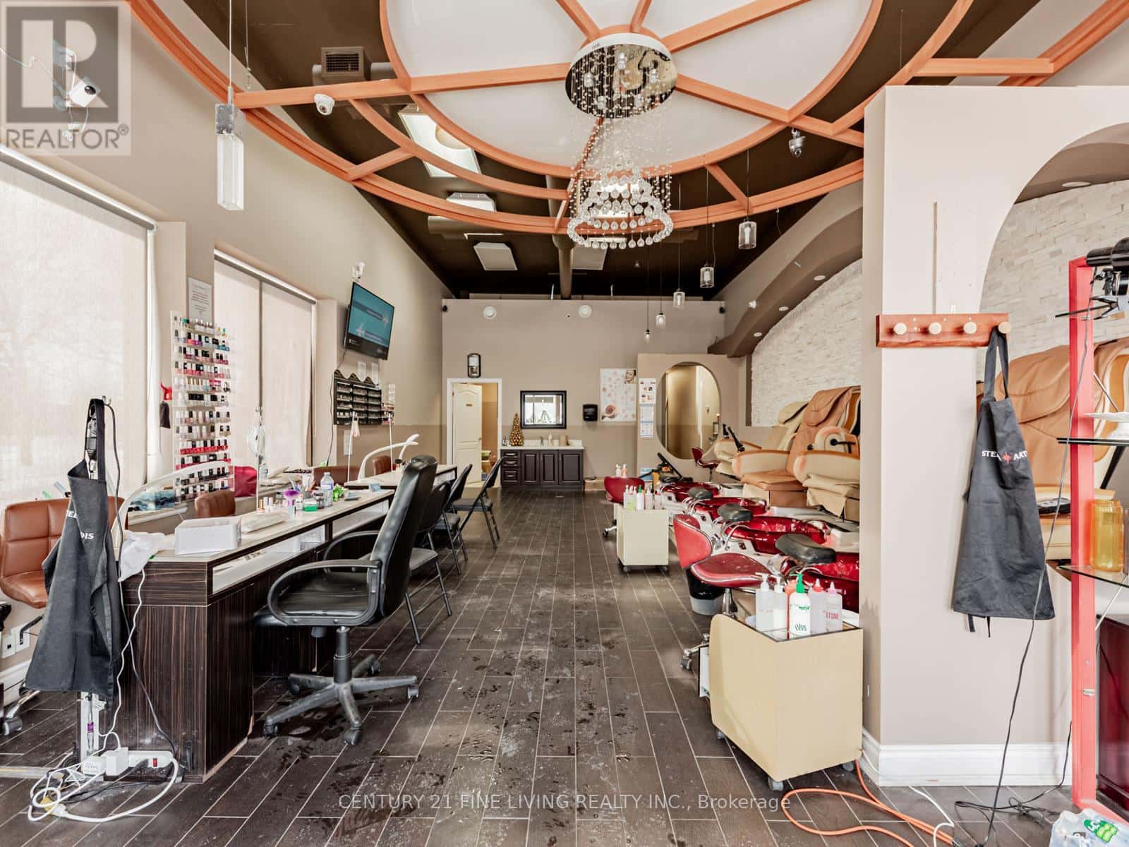 Vaughan (East Woodbridge) — Vaughan (East Woodbridge) - Photo 3 of 28