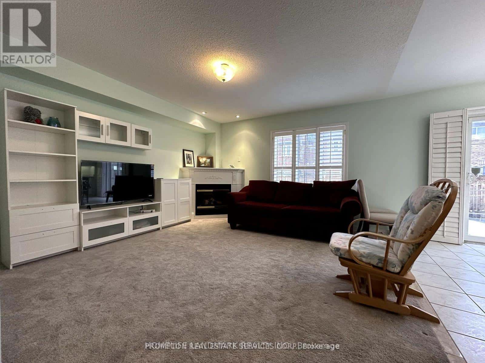 Markham (Wismer) — Markham (Wismer) - Photo 3 of 10