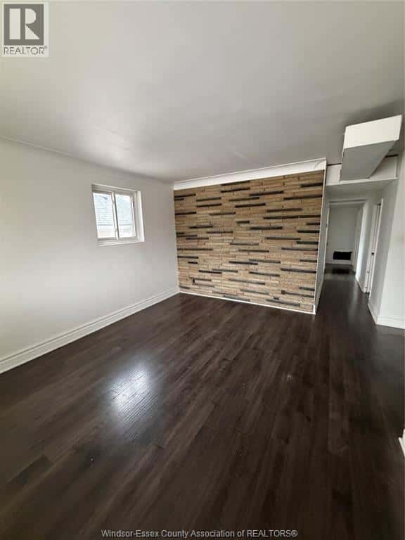 Windsor — Windsor - Photo 2 of 7