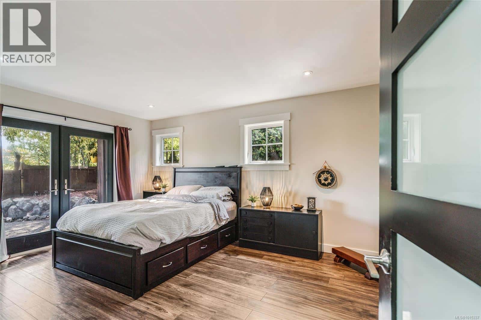 2466 Summerset Rd — Nanoose Bay, British Columbia - Photo 5 of 57