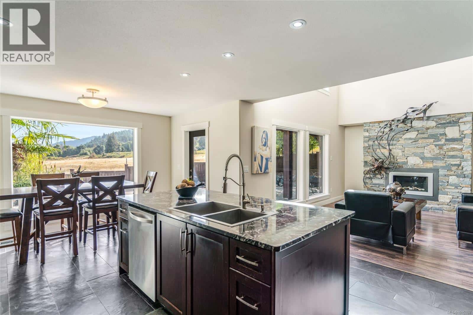 2466 Summerset Rd — Nanoose Bay, British Columbia - Photo 3 of 57