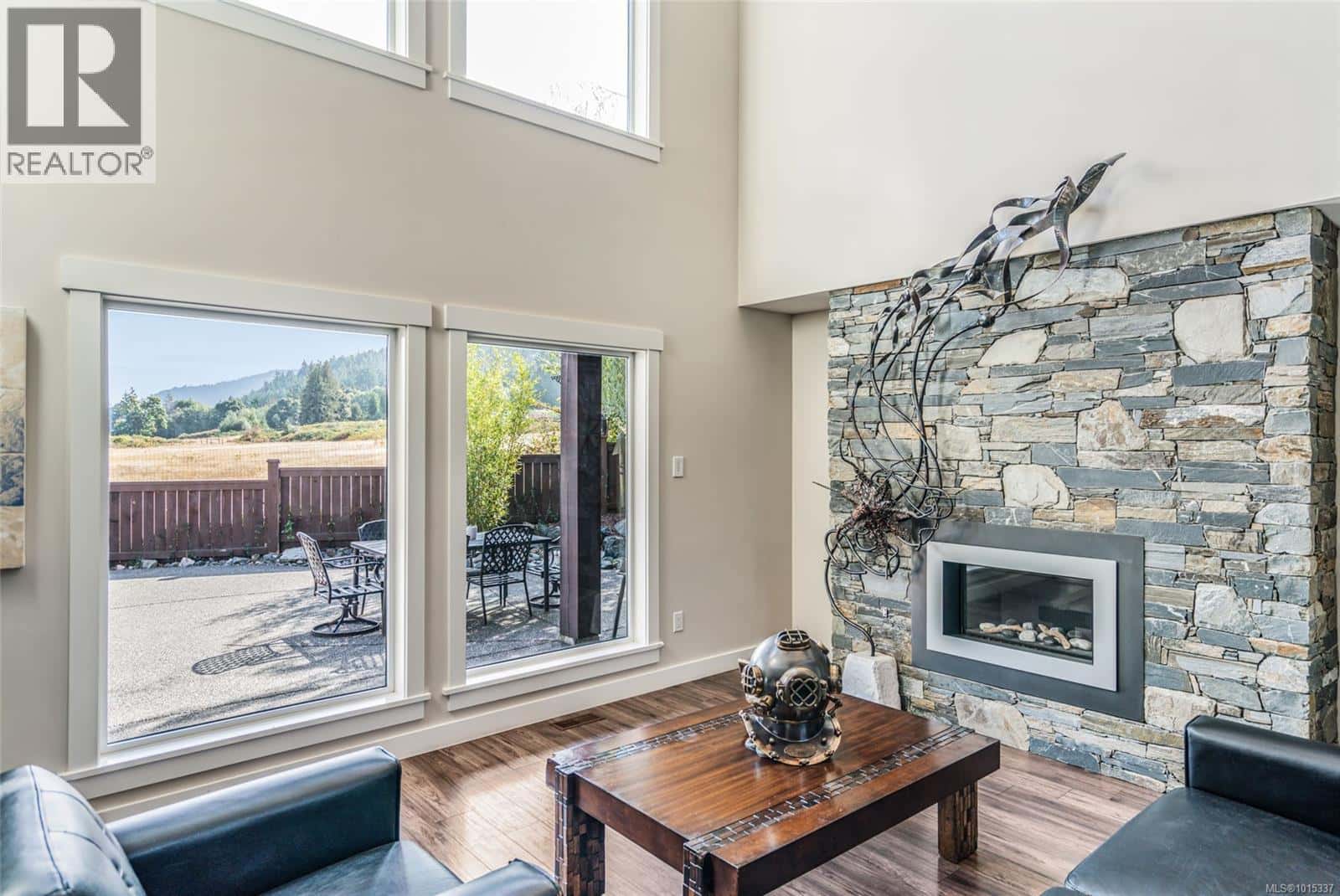 2466 Summerset Rd — Nanoose Bay, British Columbia - Photo 2 of 57