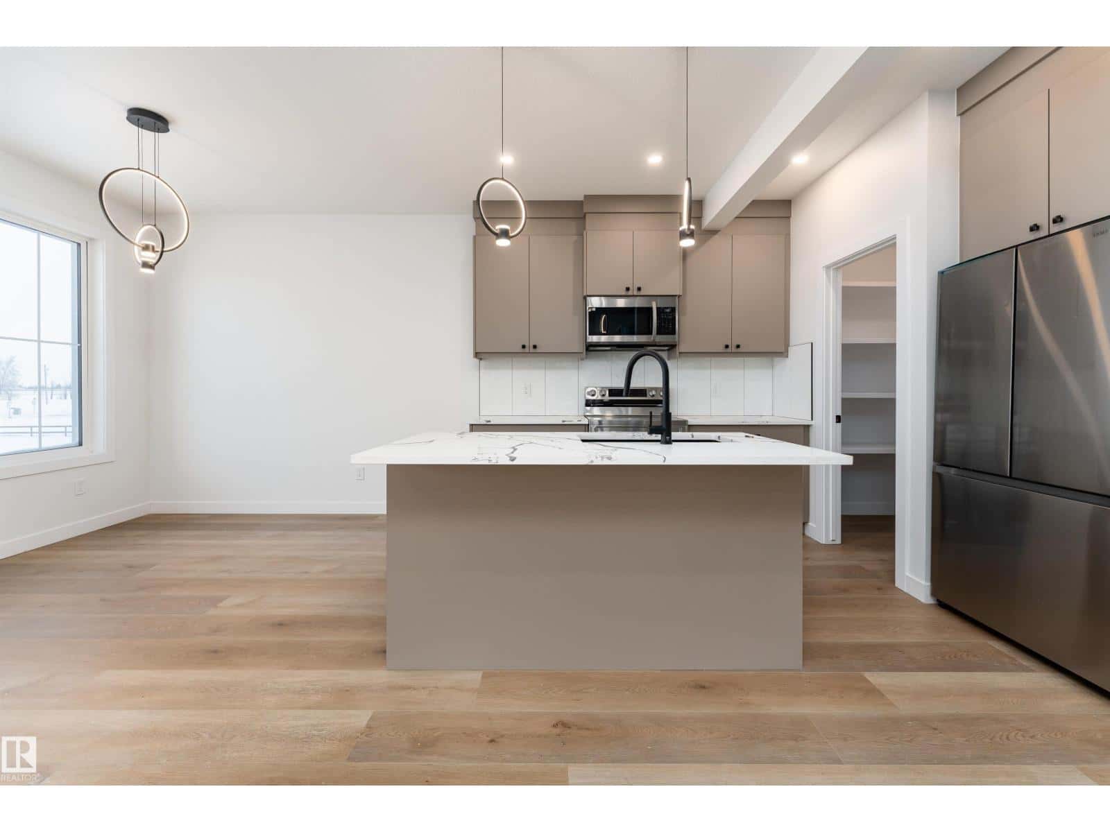 186 Elliot WD — Fort Saskatchewan - Photo 3 of 37