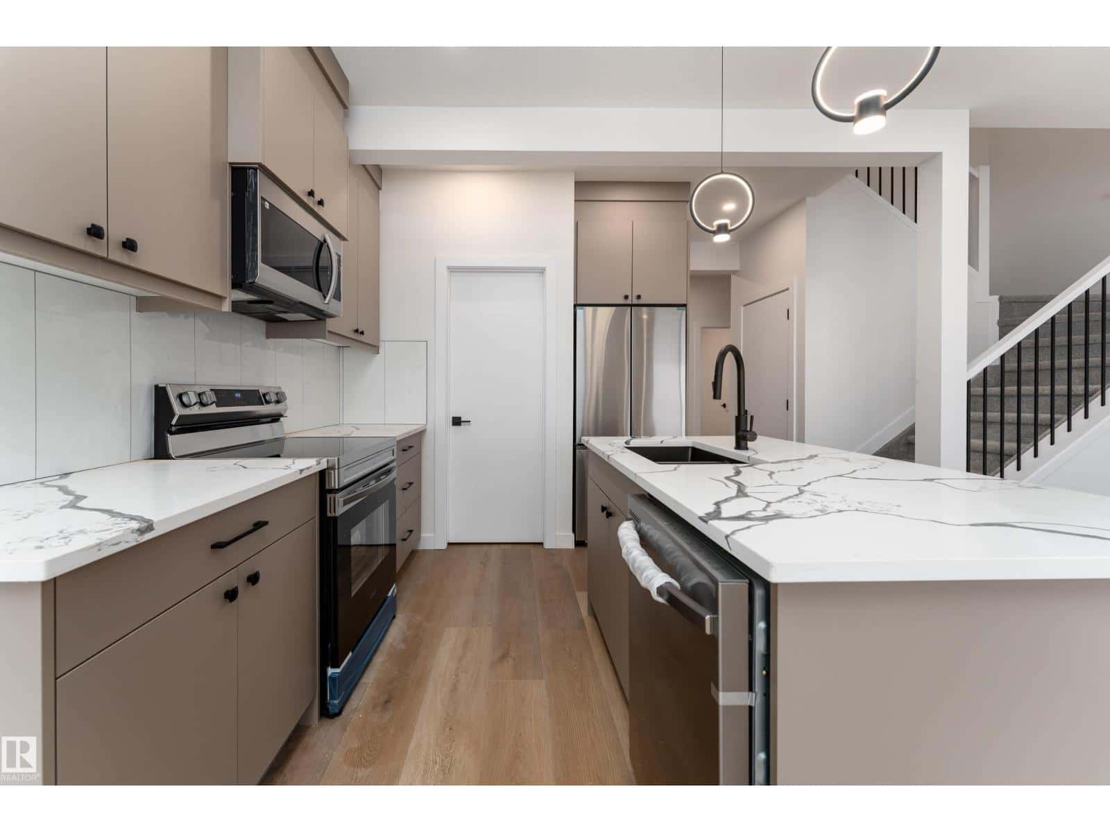 186 Elliot WD — Fort Saskatchewan - Photo 4 of 37