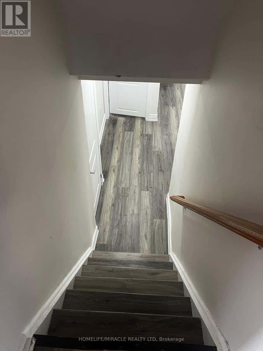 163 GRACEDALE BOULEVARD — Toronto (Humber Summit) - Photo 2 of 8