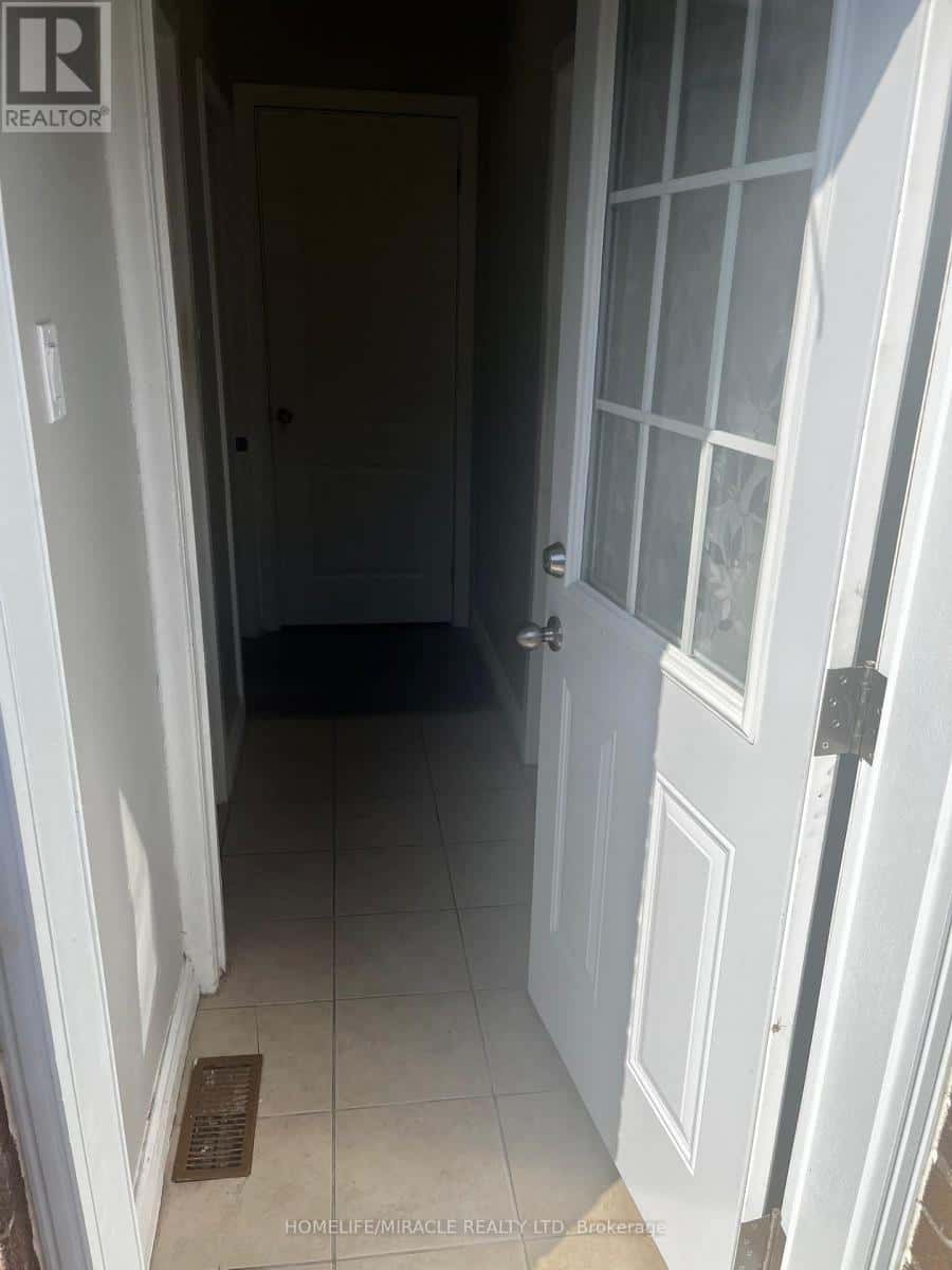 163 GRACEDALE BOULEVARD — Toronto (Humber Summit) - Photo 4 of 8