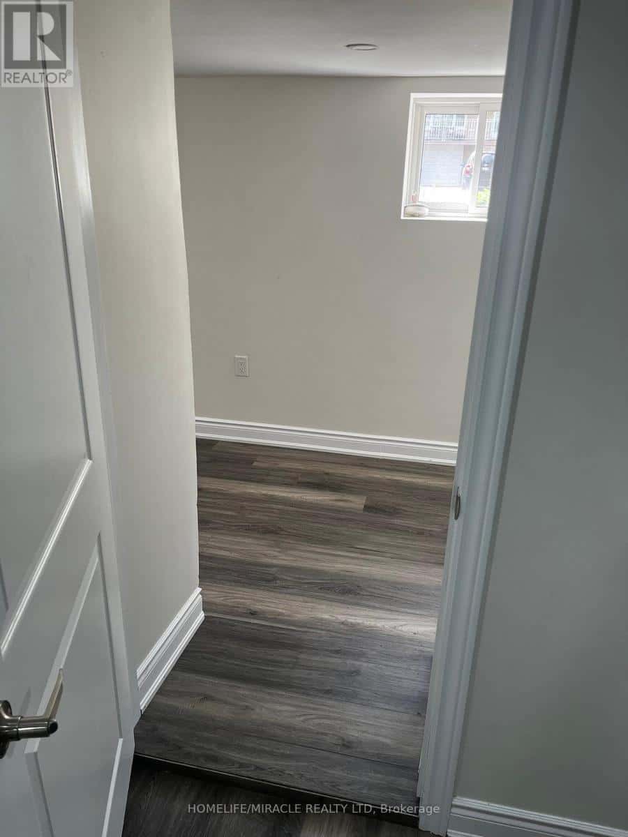 163 GRACEDALE BOULEVARD — Toronto (Humber Summit) - Photo 5 of 8