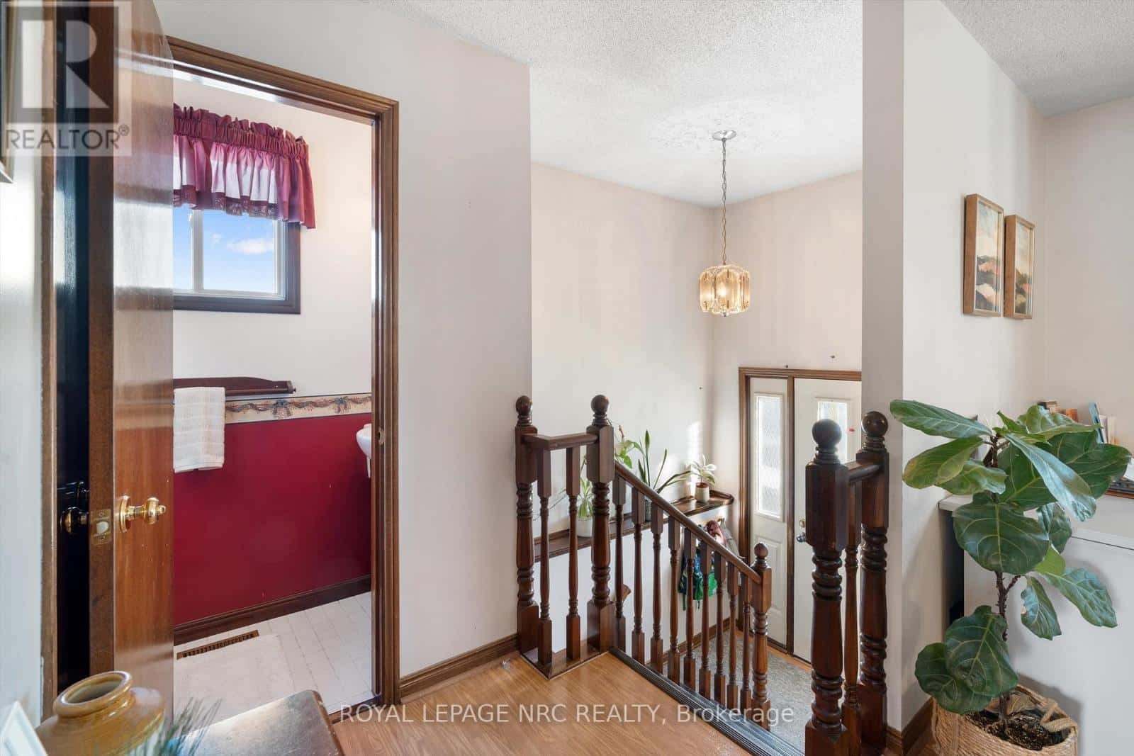 Thorold (Thorold Downtown) — Thorold (Thorold Downtown) - Photo 3 of 37