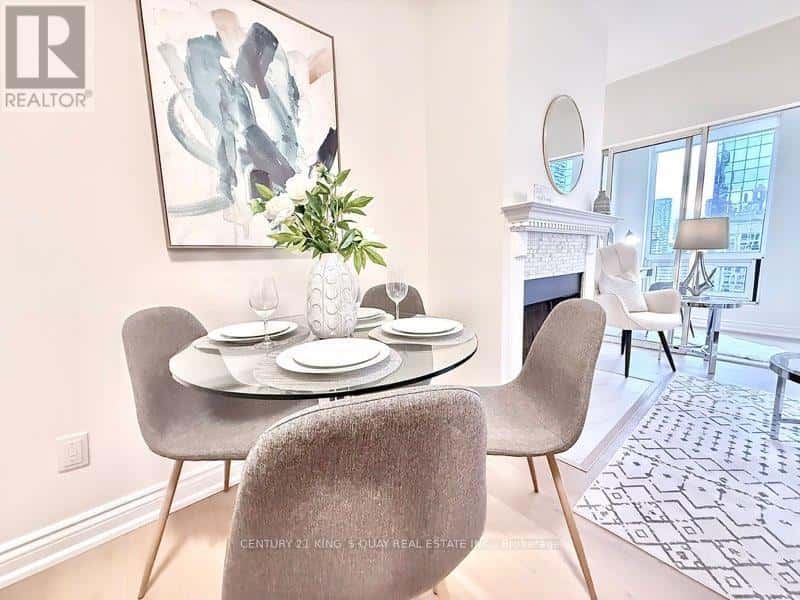 LPH2 - 25 GRENVILLE STREET — Toronto (Bay Street Corridor), Ontario - Photo 4 of 16