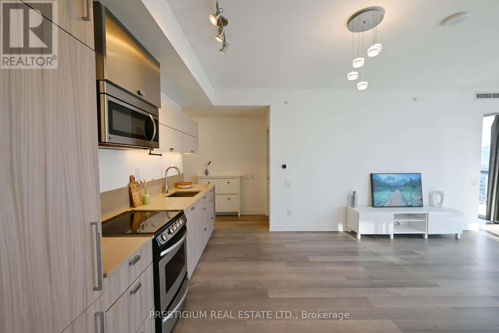 Toronto (Waterfront Communities) — Toronto (Waterfront Communities) - Photo 5 of 37