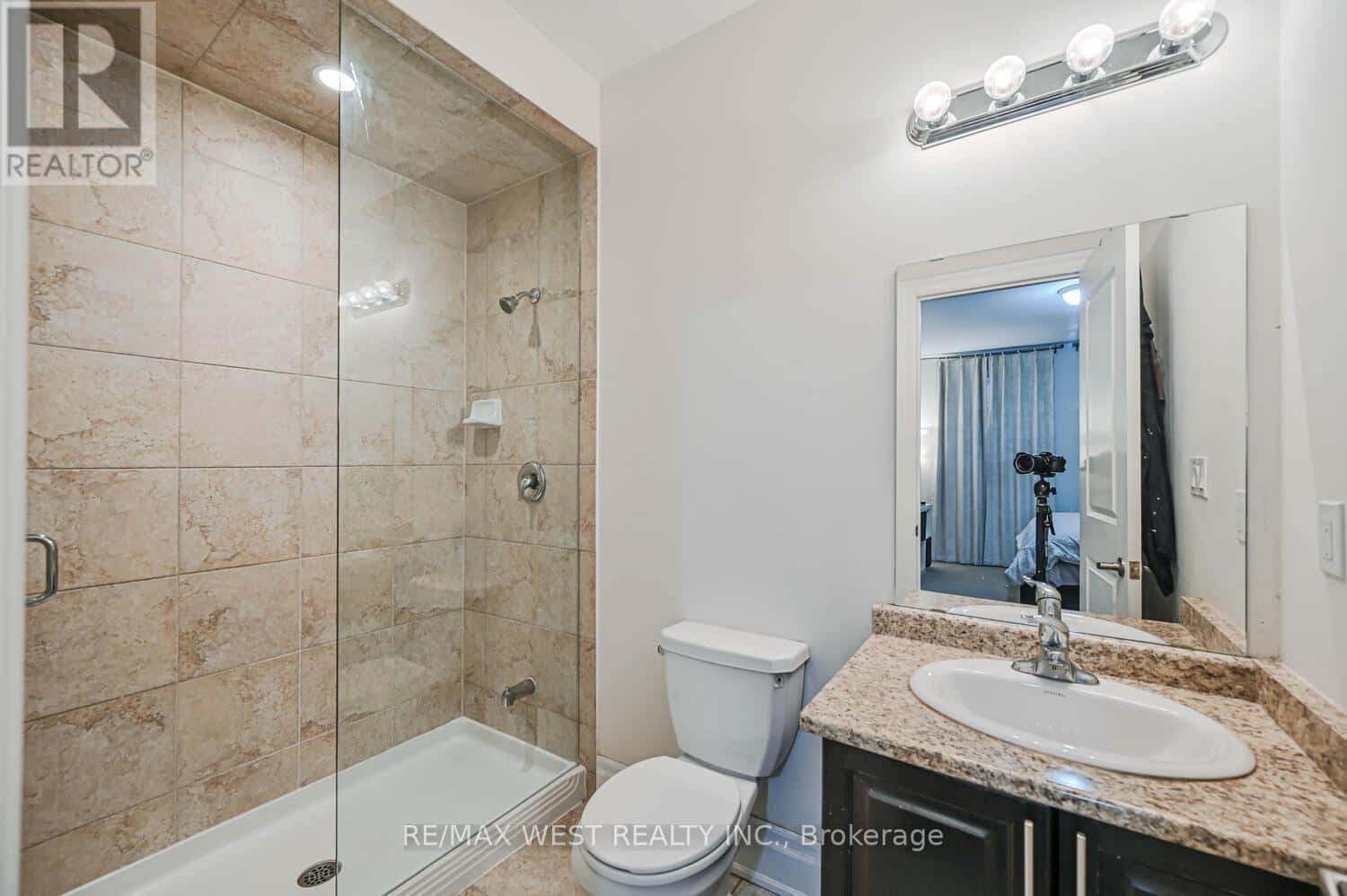 Vaughan (Kleinburg) — Vaughan (Kleinburg) - Photo 5 of 50