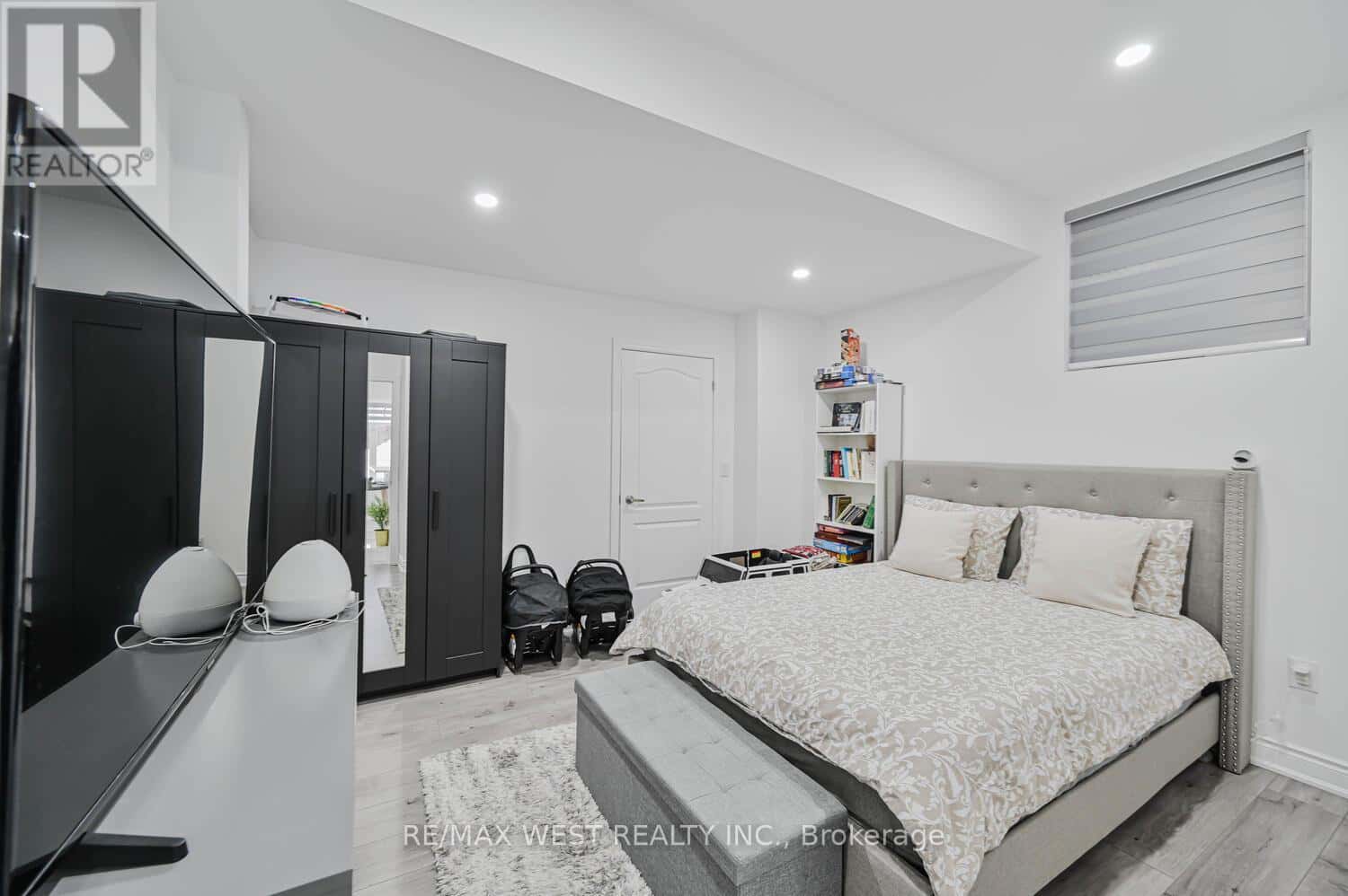 Vaughan (Kleinburg) — Vaughan (Kleinburg) - Photo 3 of 50