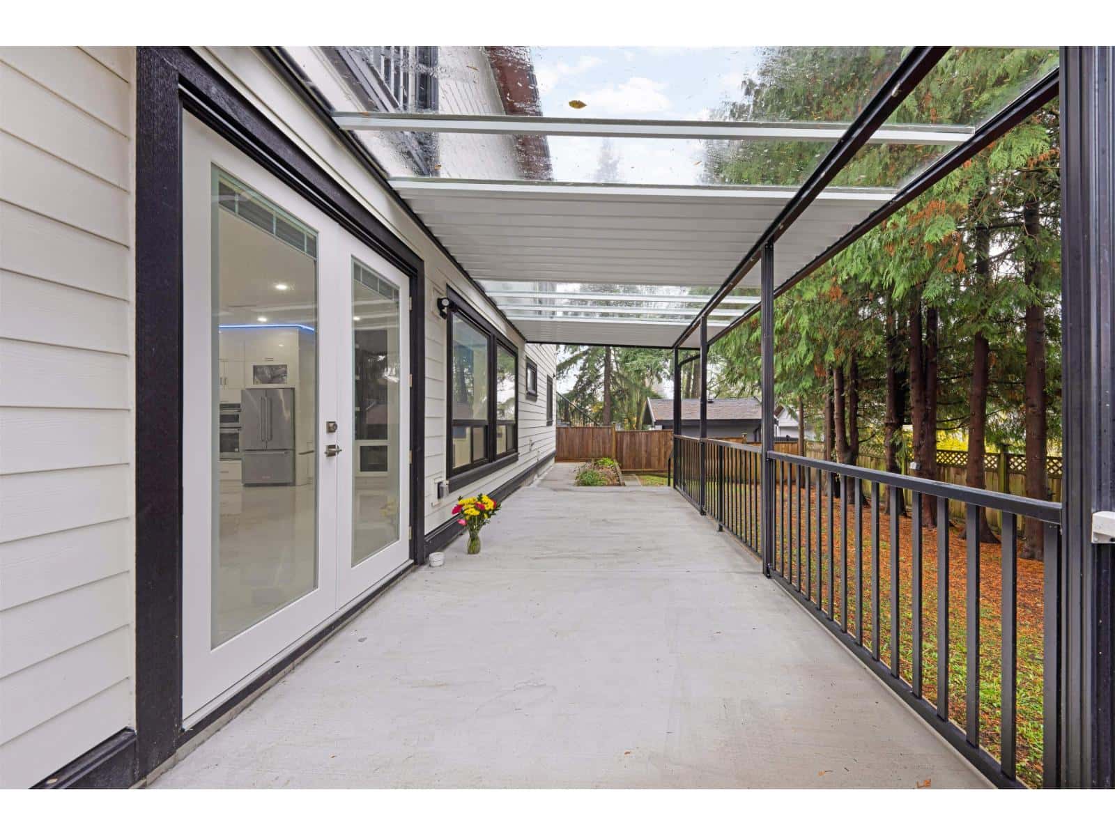 8665 154A STREET — Surrey, British Columbia - Photo 5 of 40