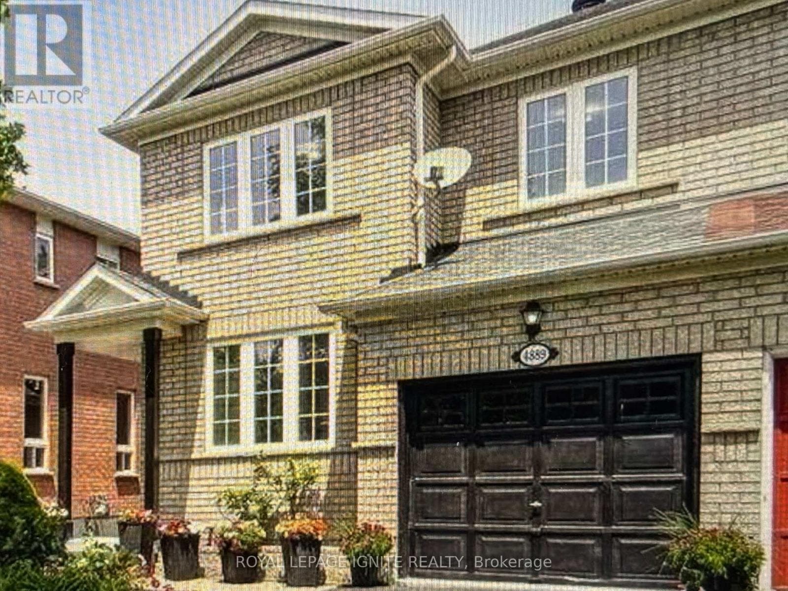 4889 YORKSHIRE AVENUE — Mississauga (Hurontario) - Main photo