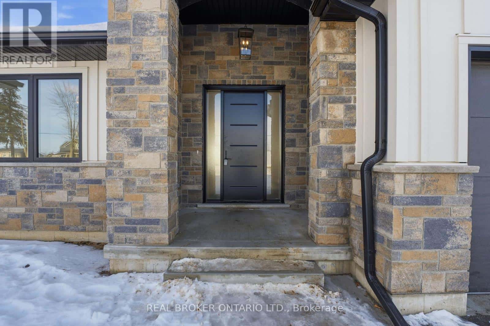 130 LA SALETTE ROAD — Norfolk (La Salette), Ontario - Photo 2 of 37