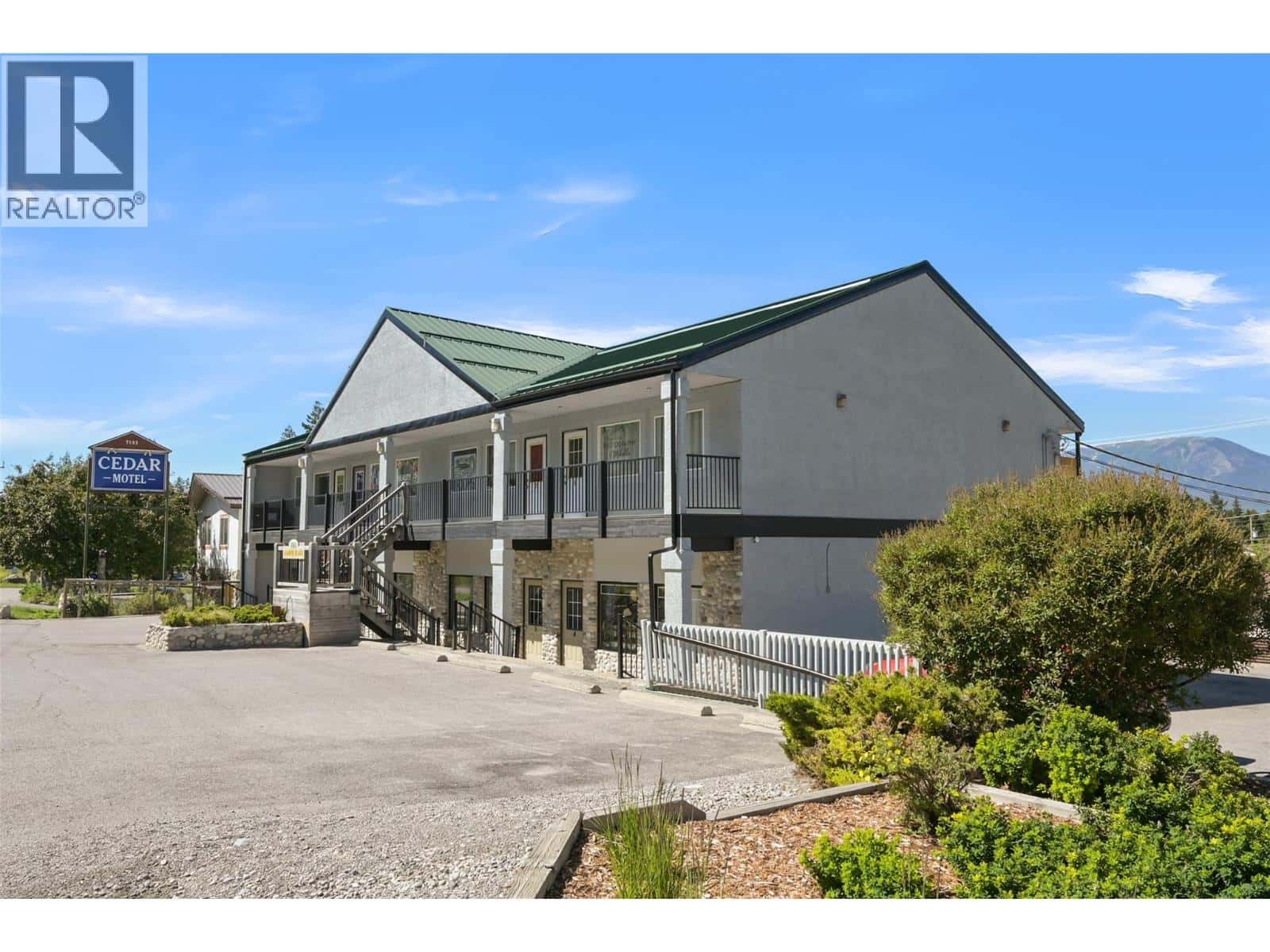 7585 MAIN WEST Street — Radium Hot Springs - Photo 4 of 37