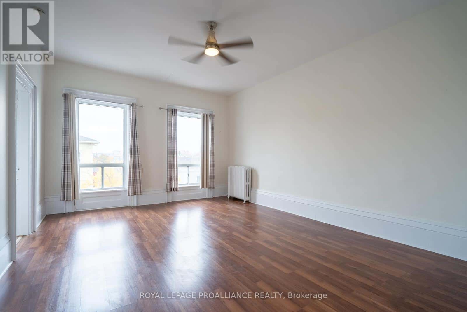 Cobourg — Cobourg - Photo 2 of 22