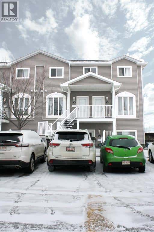 29 Somerset Lane SE — Medicine Hat, Alberta - Photo 2 of 20