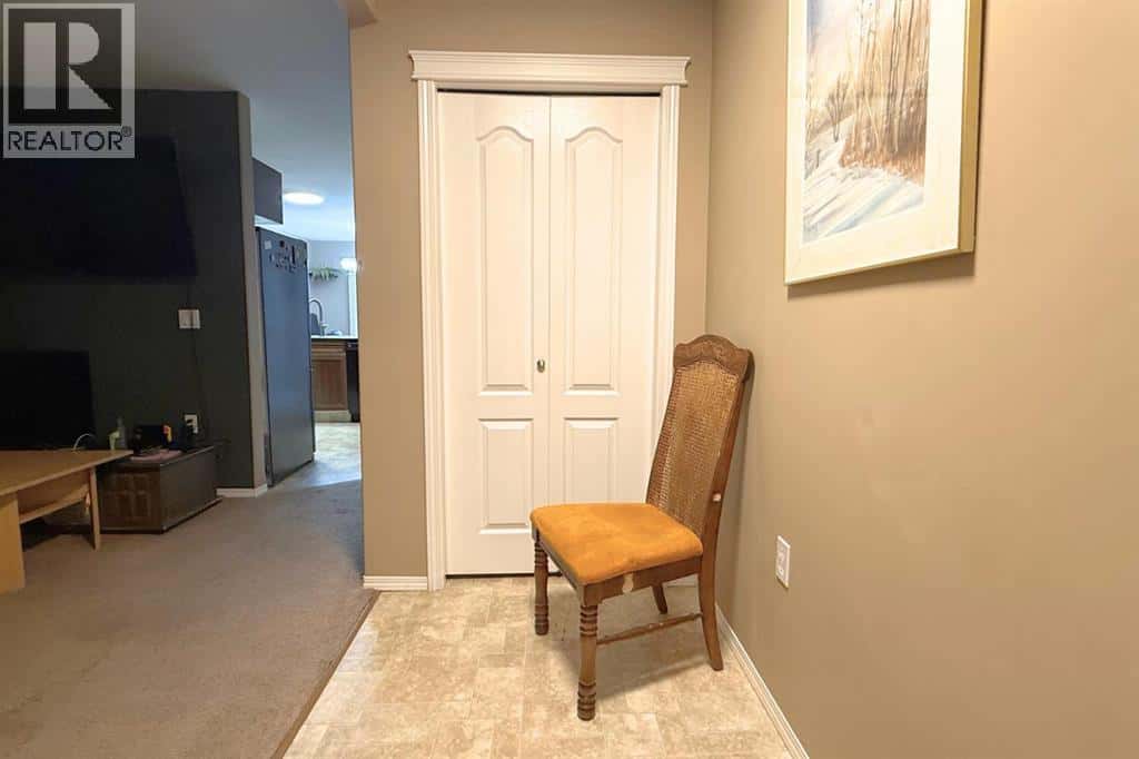 29 Somerset Lane SE — Medicine Hat, Alberta - Photo 5 of 20