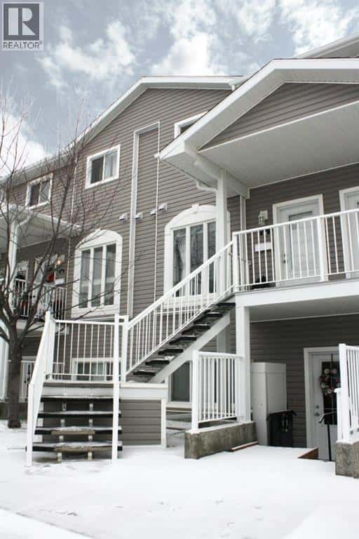 29 Somerset Lane SE — Medicine Hat, Alberta - Photo 3 of 20