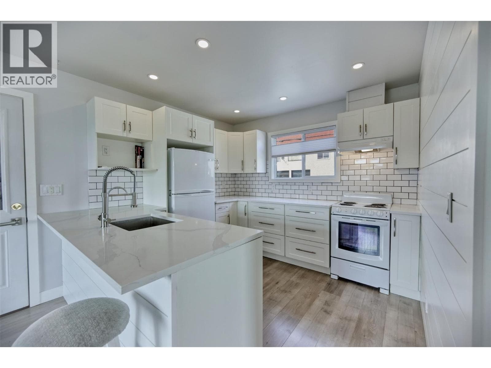 8708 74th Avenue — Osoyoos, British Columbia - Main photo