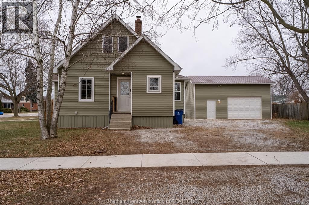 104 BRANDER AVENUE — Wallaceburg - Main photo