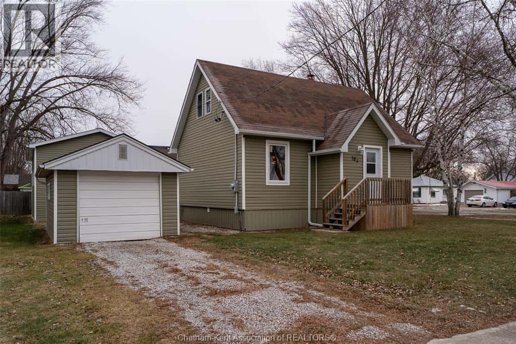 104 BRANDER AVENUE — Wallaceburg - Photo 4 of 36
