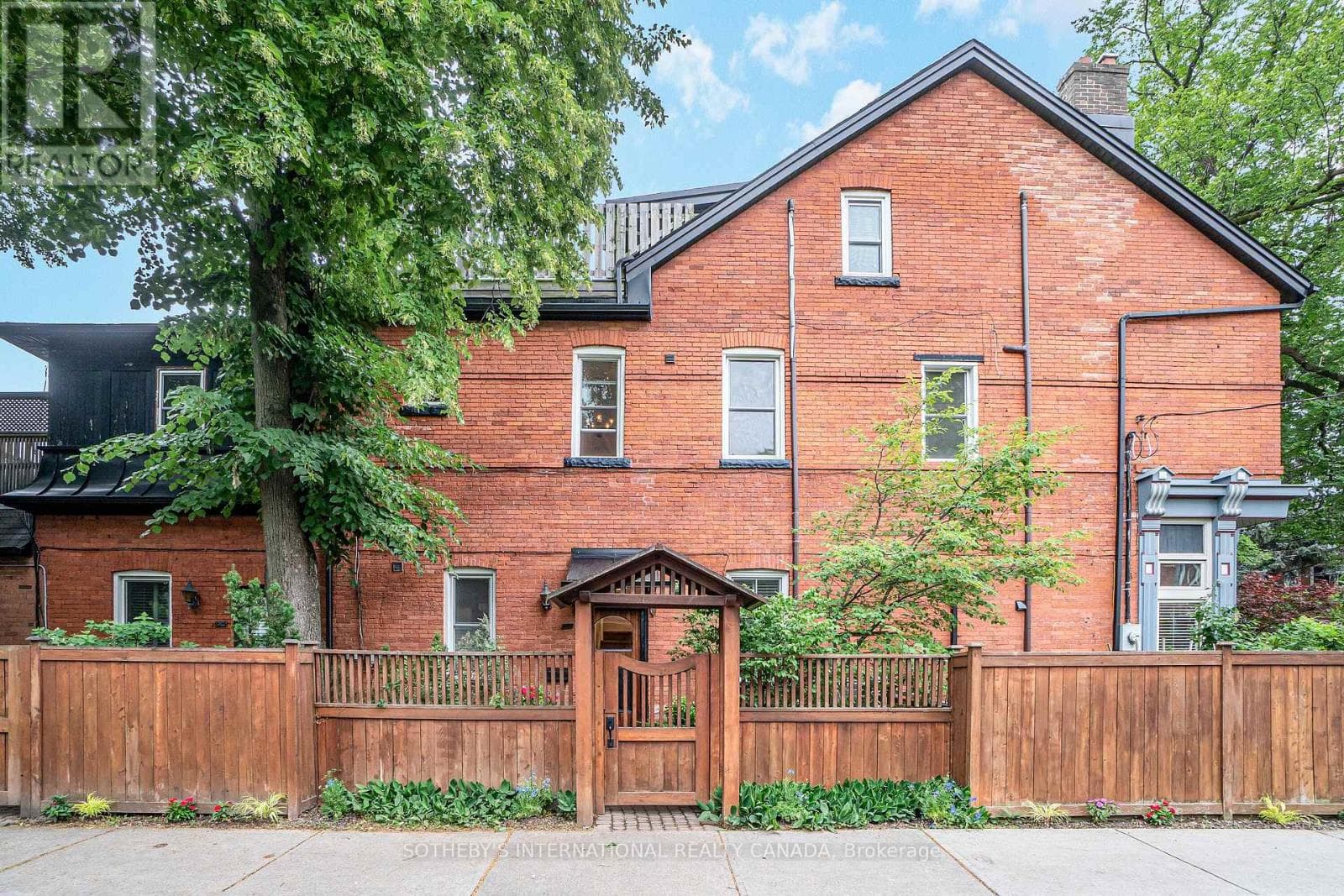 Toronto (University) — Toronto (University) - Main photo