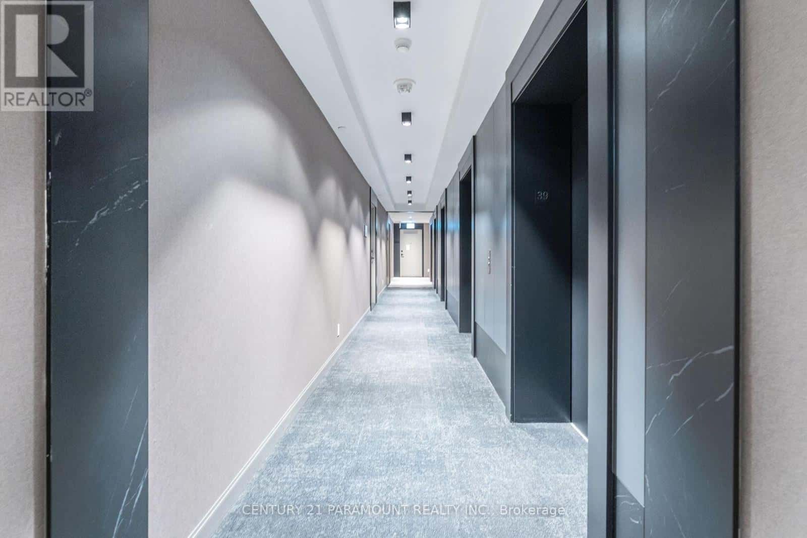 Toronto (Waterfront Communities) — Toronto (Waterfront Communities) - Photo 3 of 39